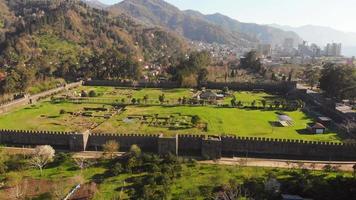 Antenne Aussicht historisch Seite? ˅ Gonio Festung - - römisch Befestigung im Adscharien, Georgia. gonio-apsaros Festung video