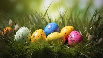 Photo colorful easter eggs in grass on a sunny spring day copy space, generat ai