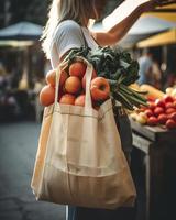 un mujer que lleva un reutilizable tienda de comestibles bolso lleno de Fresco frutas y vegetales desde el agricultores mercado, generar ai foto