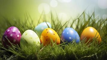 Photo colorful easter eggs in grass on a sunny spring day copy space, generat ai