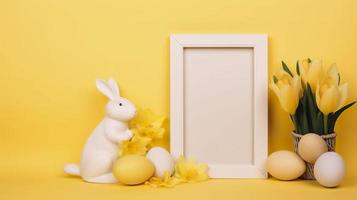 gratis foto un vacío blanco frontera marco decorado con lirio flores, Conejo figurilla y Pascua de Resurrección huevos en amarillo fondo, generar ai