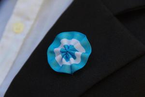 an Argentine cockade on the lapel of the jacket photo