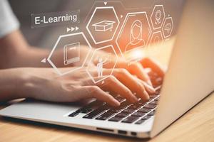 infografia y íconos e-learning en línea educación para Universidad estudiantes facultad de computadora digital tecnología foto