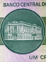 central banco edificio desde antiguo brasileño dinero foto