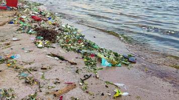 mänsklig sopor och hav Vinka på de strand video