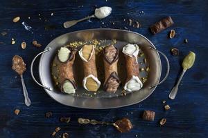 tradicional italiano Desierto cannoli foto