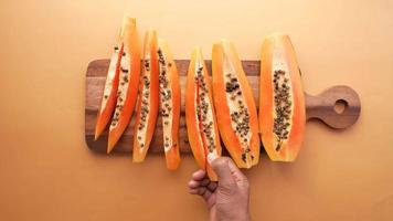 hand pick a slice of papaya on table video