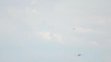 aviones en final Acercarse dentro aeropuerto video