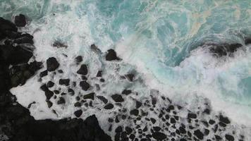 lent mouvement vagues à mosteiros dans sao miguel, le Açores video