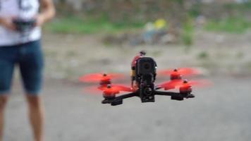 fpv nage libre drone avoir prêt à prendre désactivé. lent mouvement video