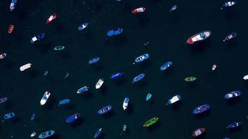 Antenne Hyperlapse von verankert Boote aus das Küste. las Teresita, Teneriffa, Kanarienvögel, Spanien video