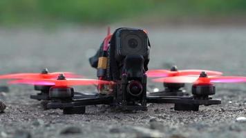 fpv freestyle fuco ottenere pronto per prendere spento. lento movimento video