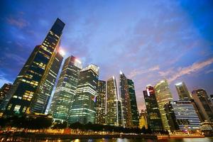 bahía marina de singapur 1 de junio de 2022 edificios de la ciudad del centro financiero de singapur. foto