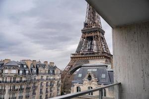 eiffel torre ver desde hotel habitación, París. foto