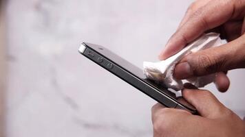 cleaning mobile phone display for preventing virus video