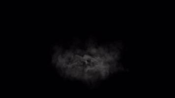 vit rök chockvåg blåser på alfa bakgrund video