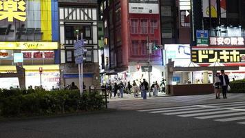 Tokio, Japan - maart 18 , 2023 voetgangers kruis Bij ikebukuro in tokyo , Japan video