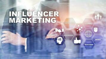concepto de marketing de influencers en los negocios. tecnología, internet y red. fondo abstracto técnica mixta foto