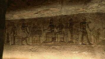 uralt Zeichnungen Innerhalb das abu simbel Tempel im Ägypten video