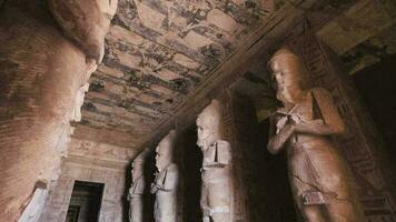 interiör statyer av abu simbel tempel i egypten video