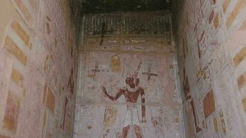 ancien mur peintures dans le temple de Hatchepsout, Egypte video