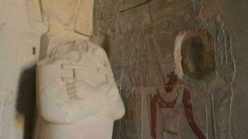 statyer i de gammal tempel av hatshepsut, luxor, egypten video