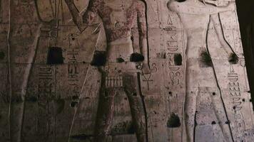 parete dipinti nel il antico egiziano tempio di abydos video