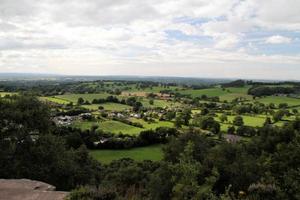una vista de la campiña de cheshire en bickerton foto