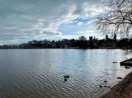 una vista del lago ellesmere foto