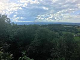 una vista de la campiña de cheshire en bickerton foto