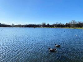 un ver de el lago en Kensington parque foto