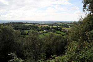 una vista de la campiña de cheshire en bickerton foto