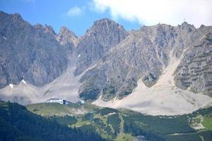 rocoso picos - Alpes montañas en Austria foto