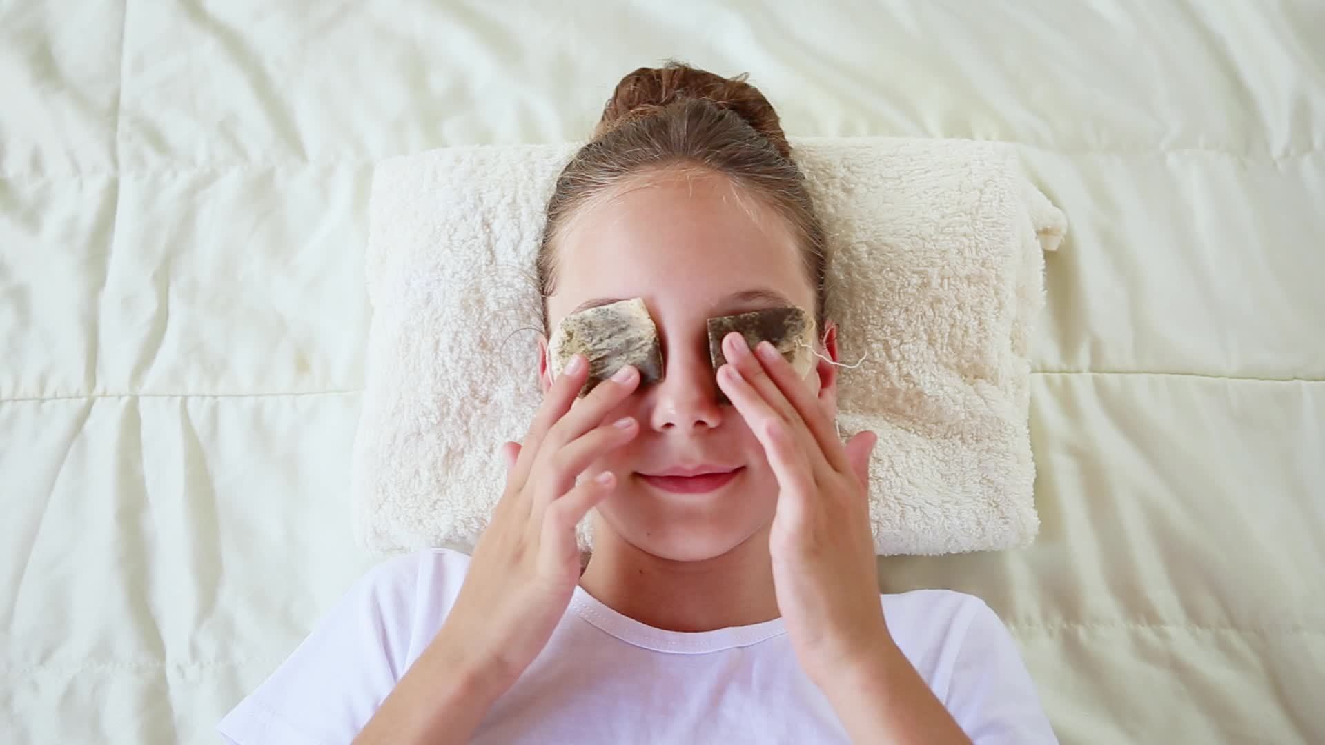 Aggregate more than 72 using tea bags on eyes best in.duhocakina