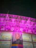 desenfocado borroso foto de el atmósfera de de blackpink concierto en Jacarta, nacido en rosado.