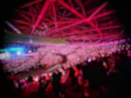 desenfocado borroso foto de el atmósfera de de blackpink concierto en Jacarta, nacido en rosado.