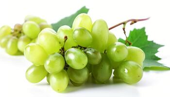 rama de verde uvas aislado en blanco antecedentes. generativo ai foto