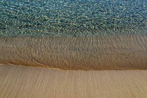 el color de mar agua en el Mediterráneo costa. foto