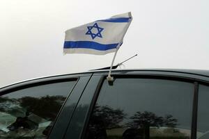 la bandera azul y blanca de israel con la estrella de david de seis puntas. foto