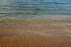 el color de mar agua en el Mediterráneo costa. foto