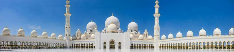 abu dhabi grandioso mezquita, icónico punto de referencia y arquitectónico maravilla de uae foto