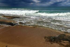 costa del mar mediterráneo en el norte de israel. foto