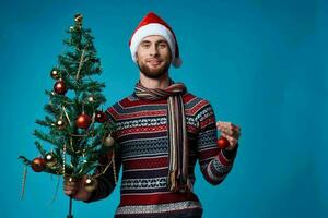 emocional hombre en un Navidad blanco Bosquejo póster aislado antecedentes foto