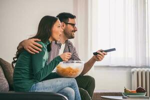 un Pareja gasto hora juntos foto