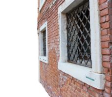 visie van de oude oud Europese straat in Italië. straat tafereel, oud muur en venster met ijzer rooster. png
