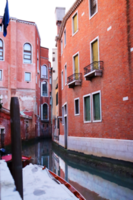 Visão do a antigo velho europeu rua e canal dentro Itália. rua cena, velho parede e janela png