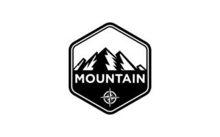 montaña viaje emblemas logo. cámping al aire libre aventuras emblemas, insignias y logo parches montaña turismo, excursionismo vector modelo