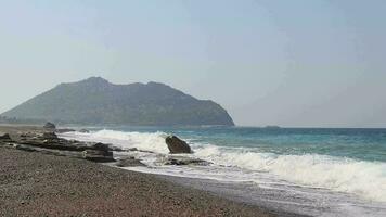 Meer Wellen im Mittelmeer Strand video