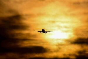 un avión volador foto