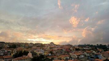 fondo de puesta de sol en la tarde en brasil foto